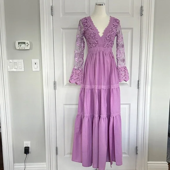 Boho Chic Lavender Lace V-Neck Bell Sleeve Cottagecore Tiered Maxi Dress Size S - Picture 1 of 14